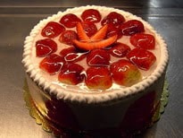 4-6 Kişilik Yaş Pasta - Çilek ve Unutulmaz Lezzet