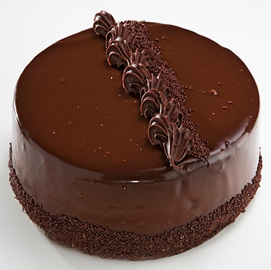 Nemli Dokulu 4-6 Kişilik Çikolatalı Doğum Günü Pastası